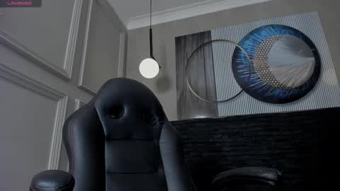 independent model online show from February 23, 8:18 pm