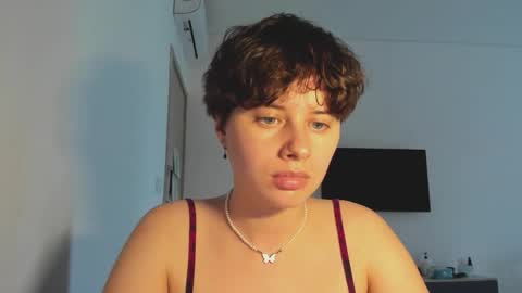 Evie online show from December 14, 8:20 am