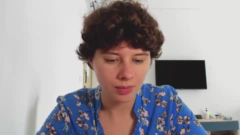 Evie online show from February 7, 7:23 am