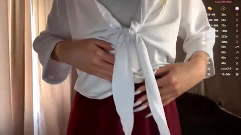 Mia online show from September 27, 8:21 am