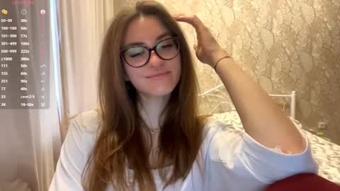 Mia online show from October 23, 10:10 am