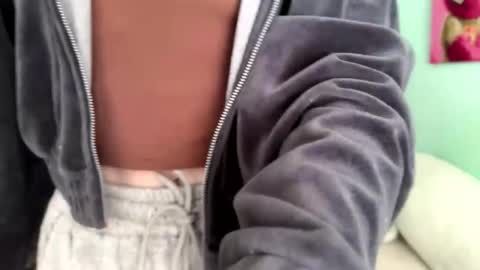 Mia online show from March 8, 5:11 am