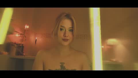 your dear Lilith Chapman online show from June 20, 1:58 pm