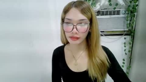 LIAN online show from November 22, 6:21 pm