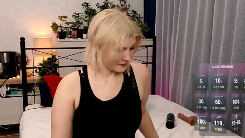 OliSunny Olivia online show from January 1, 1:27 pm