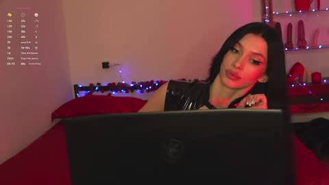 Olivia Faye online show from May 15, 7:05 pm