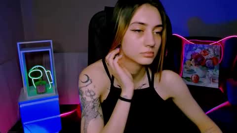 olivia_norton_ online show from November 1, 3:16 pm