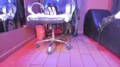   online show from February 6, 1:10 pm