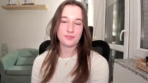 Oliwiaa2004 online show from March 2, 9:41 pm