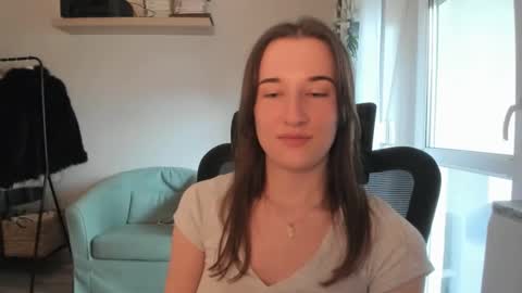 Oliwiaa2004 online show from April 11, 2:32 pm