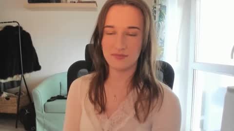 Oliwiaa2004 online show from April 16, 12:05 pm