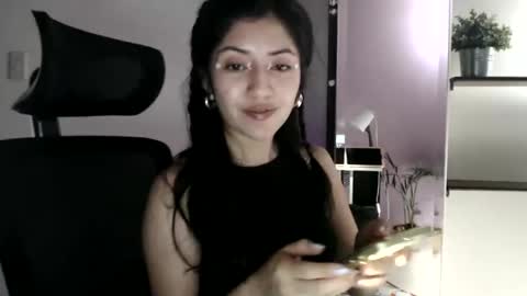 oliviaaa__ online show from November 1, 4:55 pm