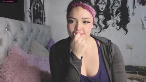 oliviabluee10 online show from February 28, 3:39 am