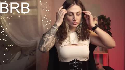 Liv online show from September 29, 8:25 pm