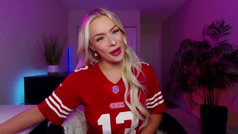 Olivia Owens online show from February 8, 11:46 pm