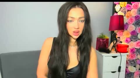 OliviaWomen online show from March 17, 7:45 am