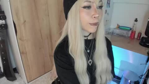 oni_dakotta online show from February 10, 1:25 pm