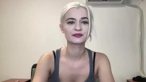 Onika online show from October 9, 8:24 pm