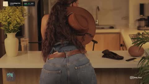 Orla online show from October 21, 10:36 pm