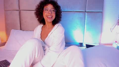 Oshun  online show from February 3, 10:21 pm