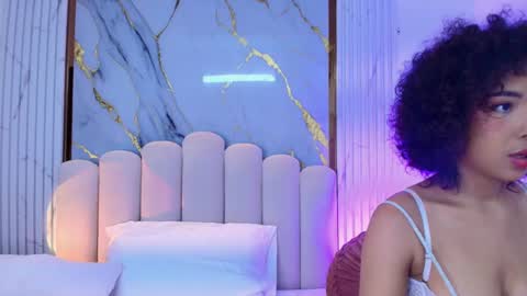 Oshun  online show from February 4, 11:49 am