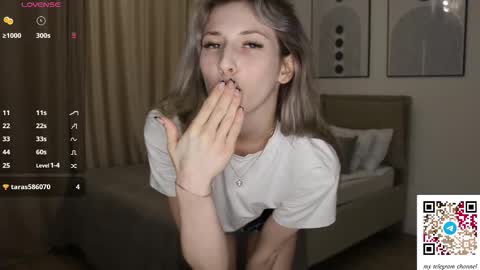 Anne online show from March 3, 11:00 pm