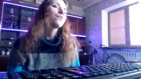 Ella online show from April 15, 8:15 am