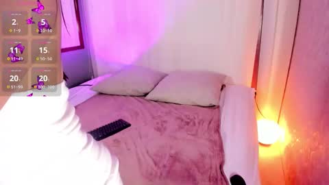 PaIIgePeach online show from September 10, 9:59 pm