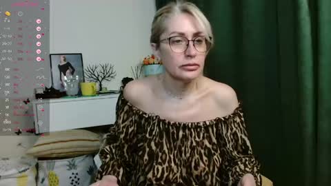 pamellamurphy online show from April 18, 12:24 am