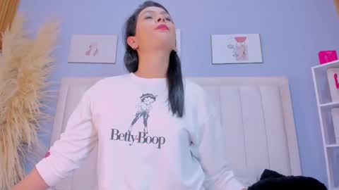 Pau online show from September 17, 7:01 pm