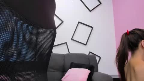 paula_miler1 online show from January 9, 2:32 pm