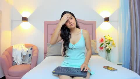 paulinavera online show from April 4, 1:10 pm