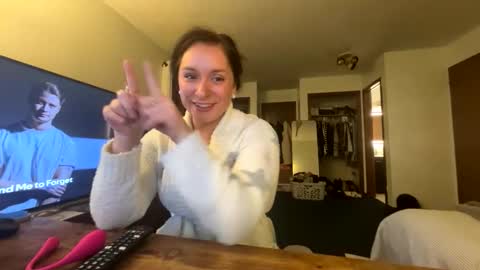 PeachyObsession online show from February 1, 5:17 am