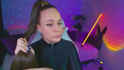 Dia  online show from November 17, 7:03 pm