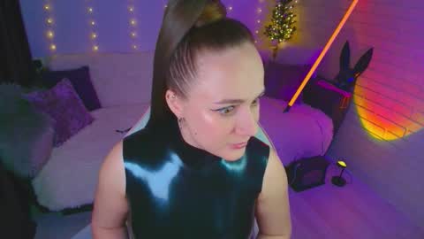 Dia  online show from February 18, 8:41 pm