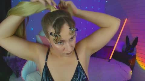 Dia  online show from February 20, 11:10 pm