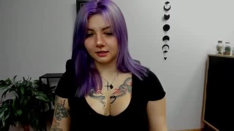 Gabbie online show from December 4, 3:10 pm