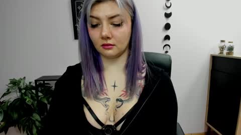 Gabbie online show from February 4, 6:49 pm