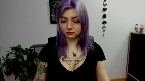 Gabbie online show from December 9, 3:33 pm