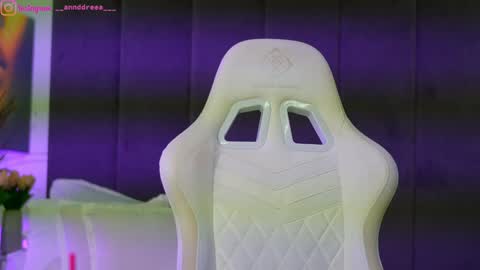 Dee online show from December 15, 5:29 pm