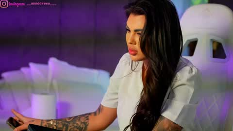 Dee online show from September 18, 2:15 pm