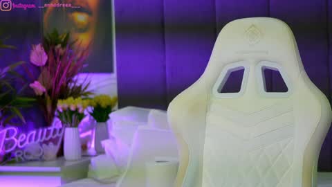 Dee online show from November 3, 4:22 pm