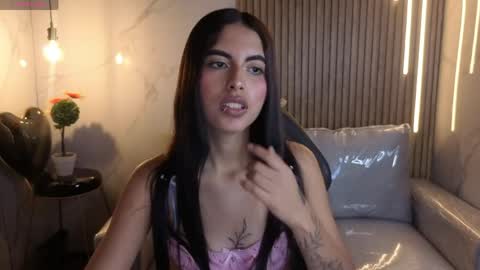 perla_lovely online show from April 25, 1:03 pm