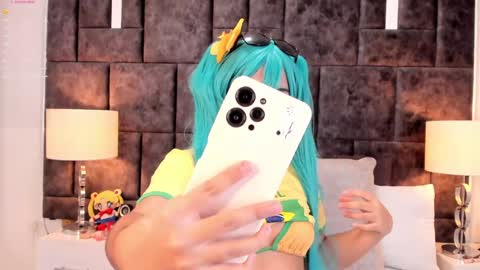 Im Rosse but u can call me Rossie or Rosita . online show from December 3, 5:23 pm