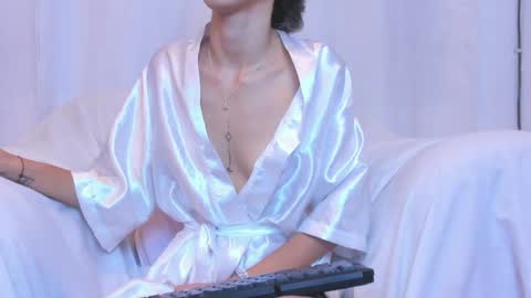 petite_amor online show from January 15, 4:04 am