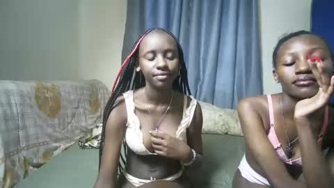petite_funnie online show from December 4, 5:42 am
