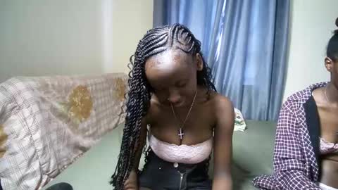 petite_funnie online show from November 11, 9:17 am