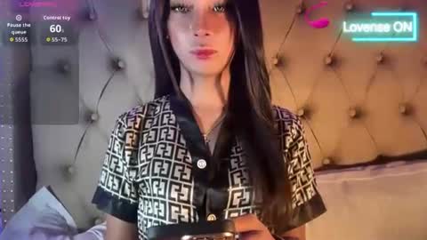 yang yang online show from March 29, 2:27 pm