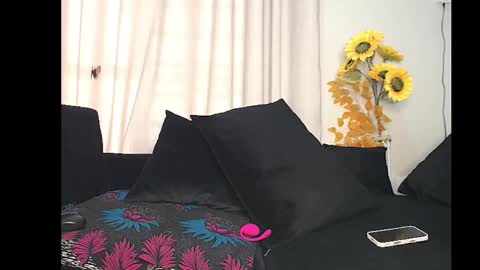 ebonyshawtypetit online show from April 23, 5:04 am