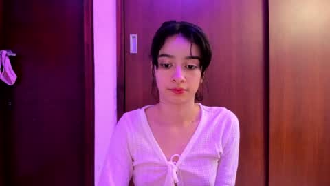 Lunna online show from February 3, 1:09 am